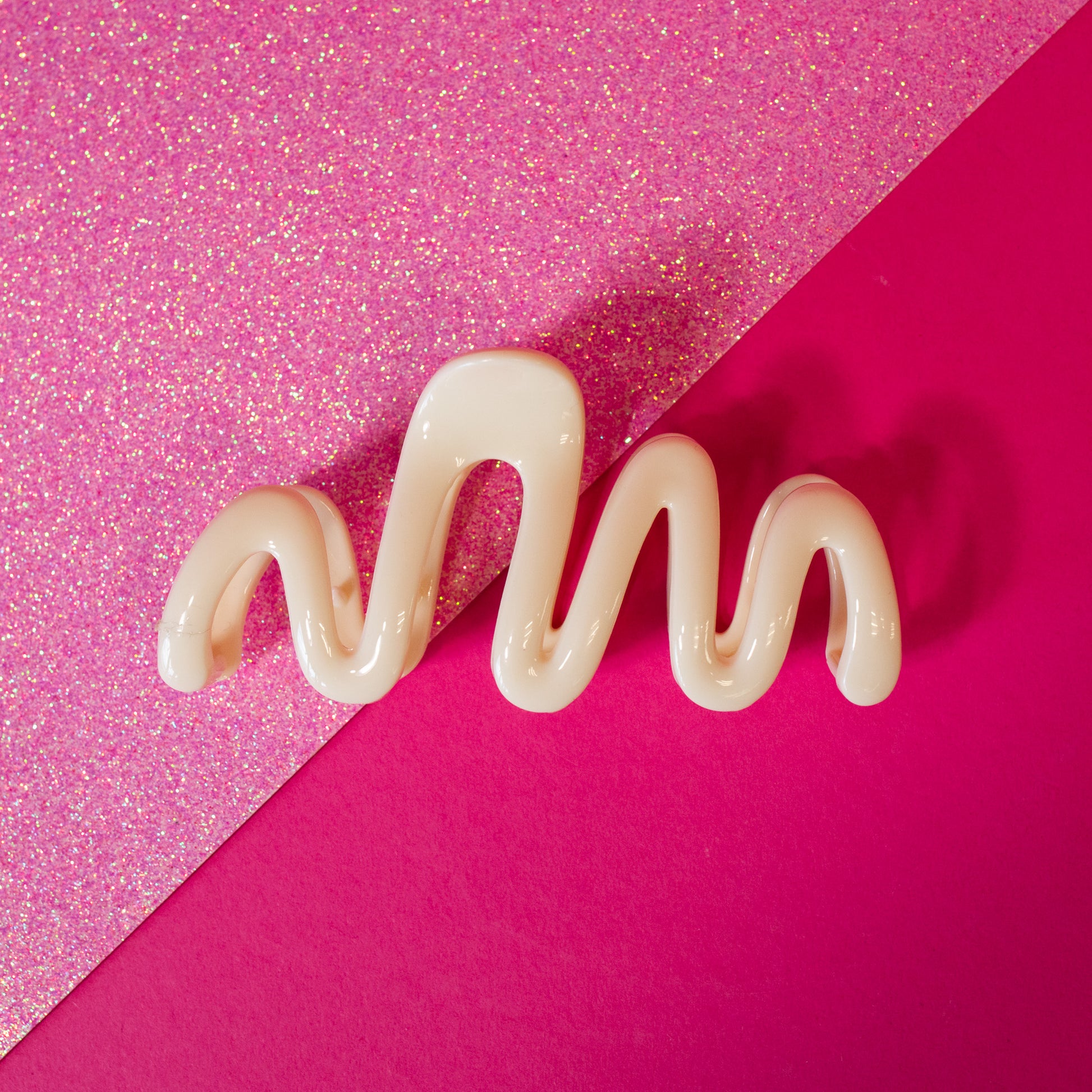 cream squiggly claw clip